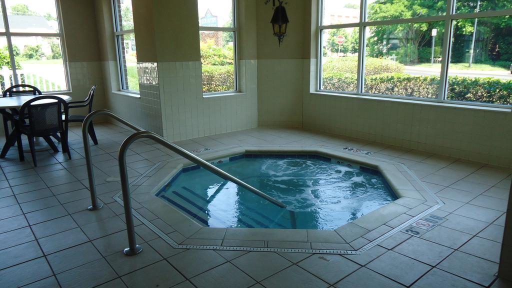 Country & By Radisson, Historic Area, Va Hotel
