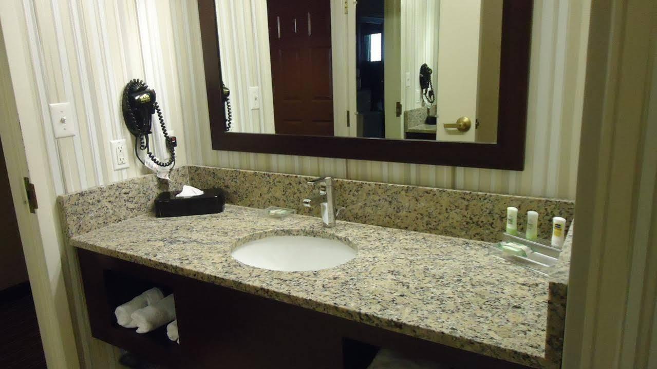 Country & By Radisson, Historic Area, Va Hotel