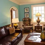 Williamsburg Manor B&B