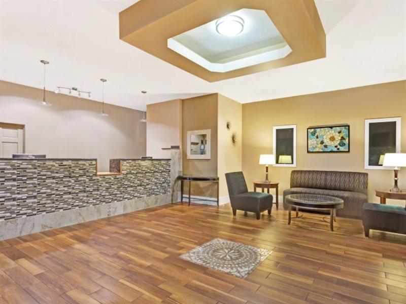 Hotel Williamsburg Suites