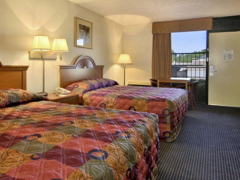 Hotel Williamsburg Suites