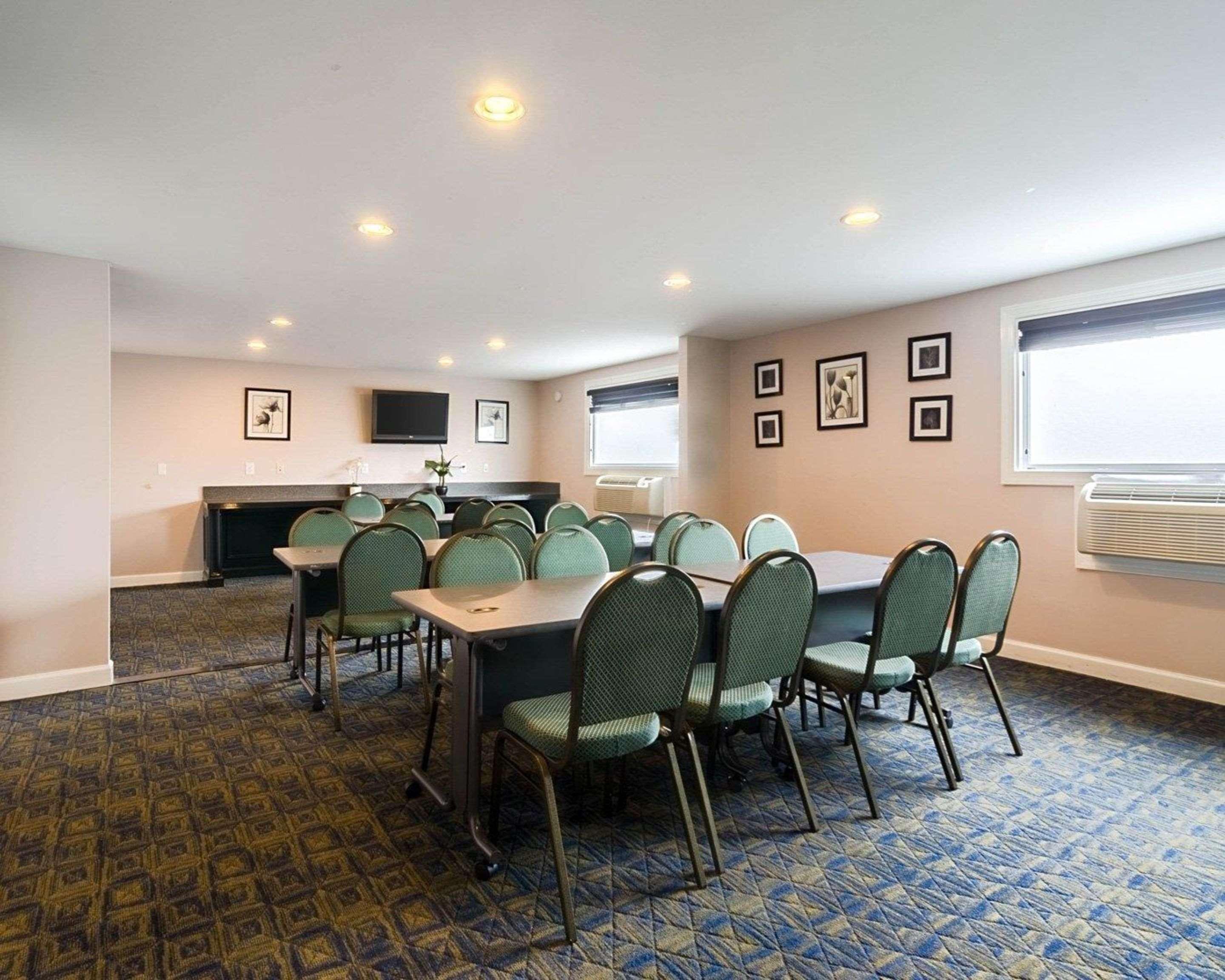 Rodeway & Central Hotel 2*