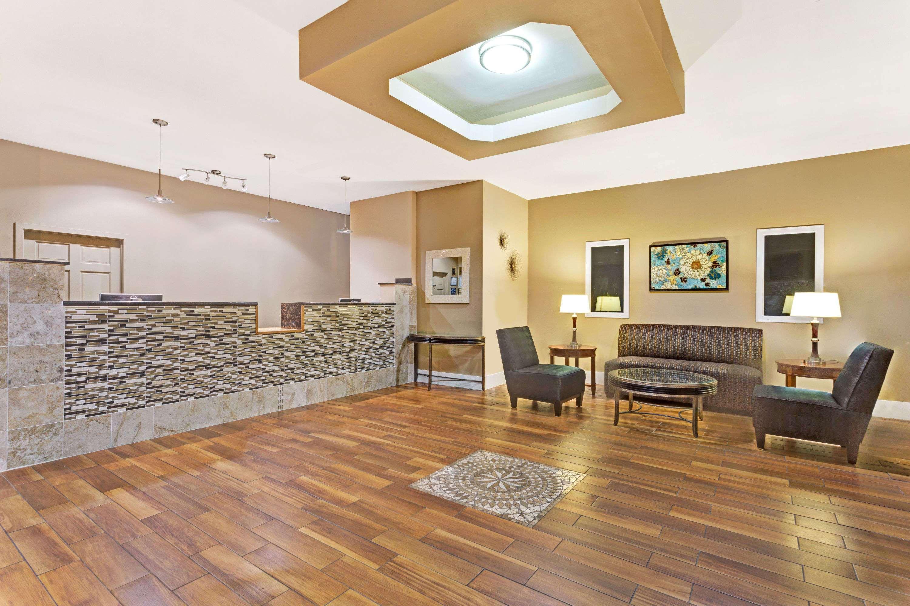 Williamsburg Suites Hotel