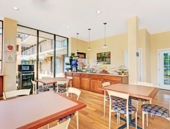 Williamsburg Suites Hotel