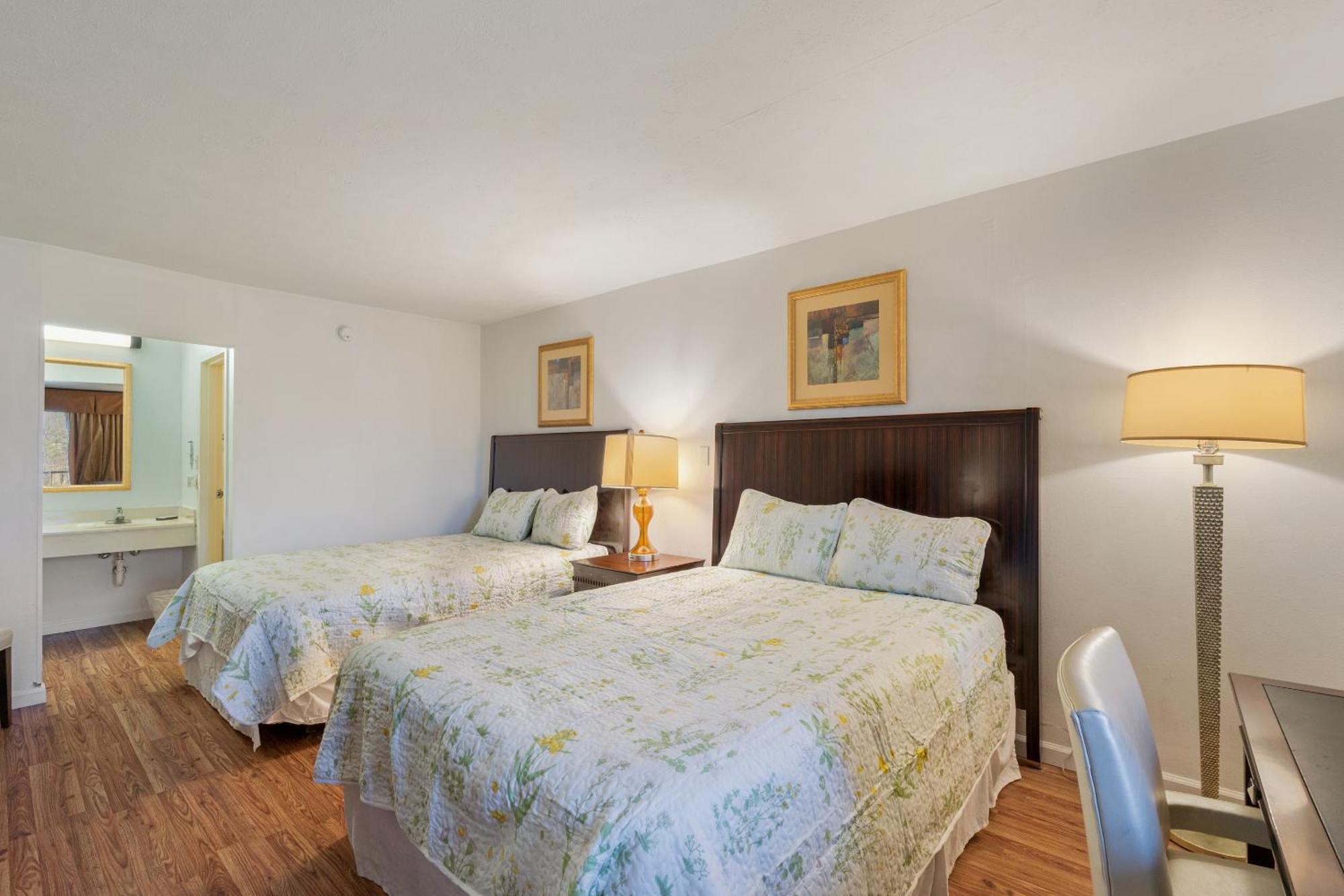 Williamsburg Suites Hotel *