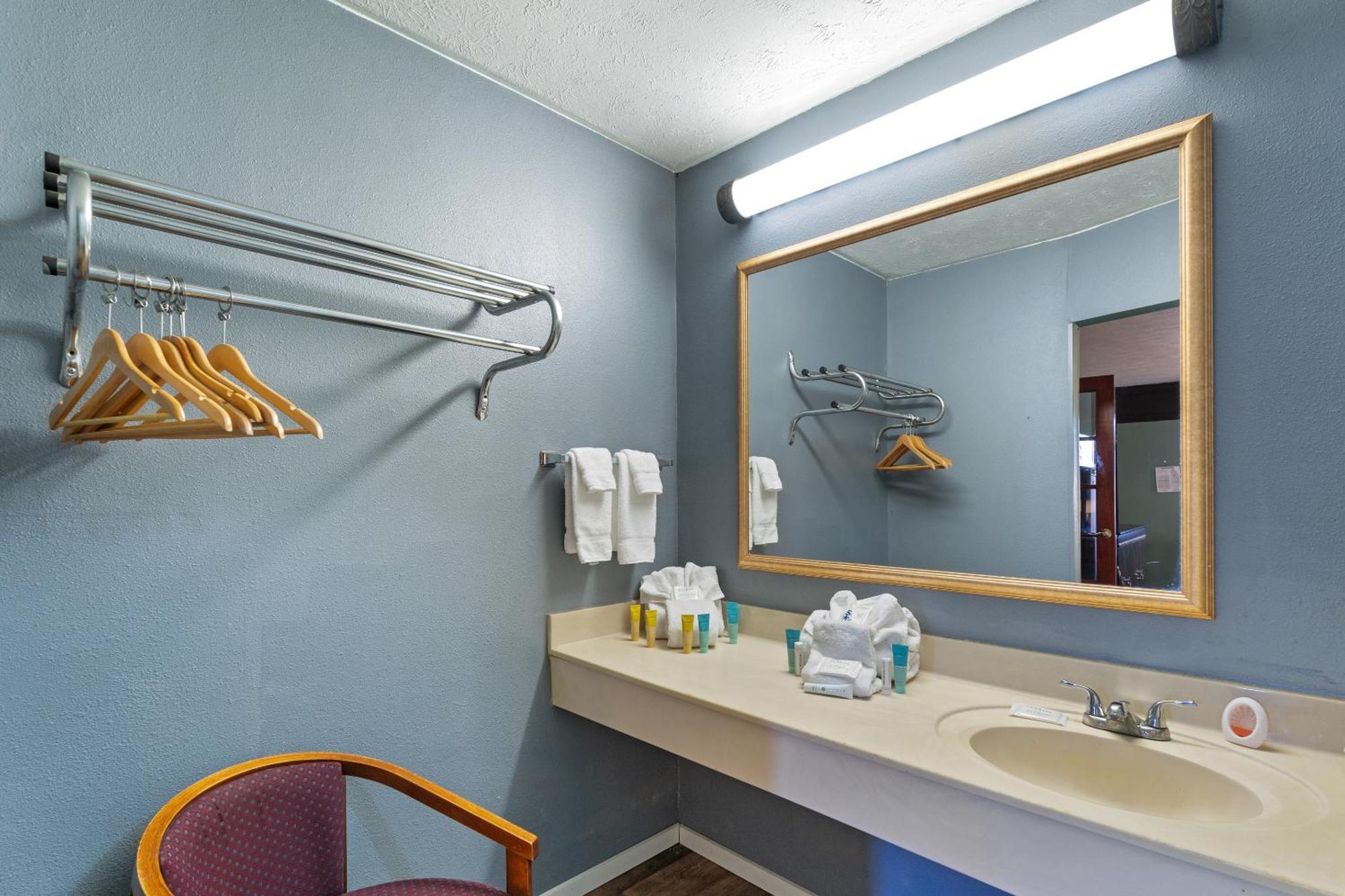 Hotel Williamsburg Suites