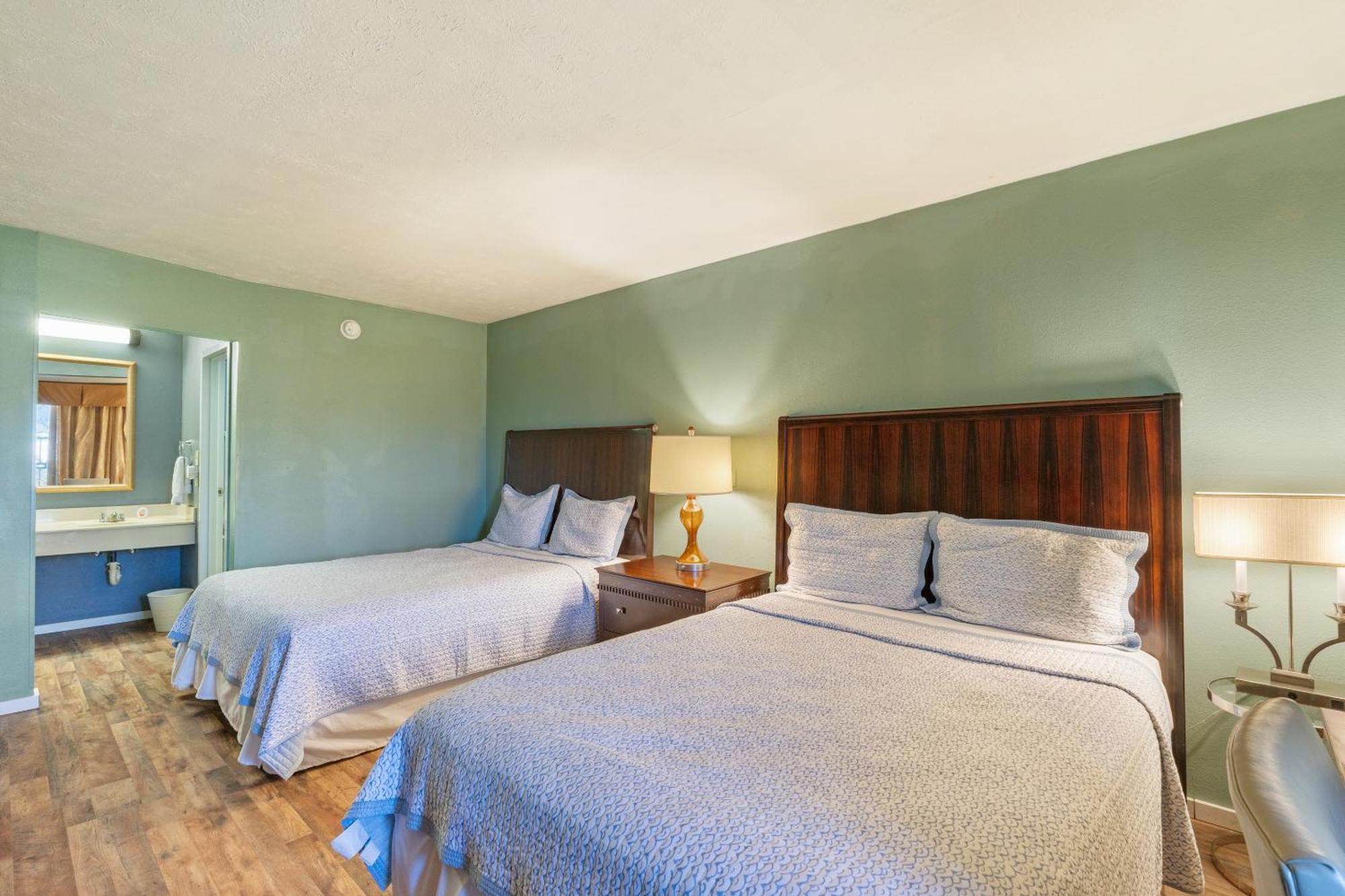 Williamsburg Suites Hotel