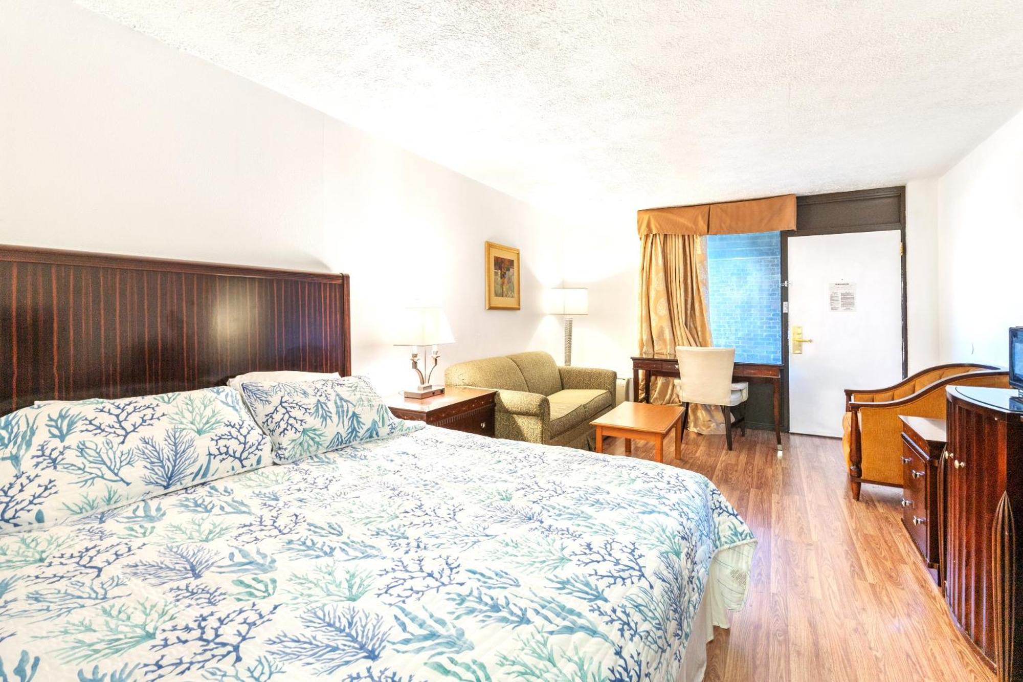 Williamsburg Suites Hotel