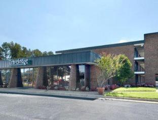 Williamsburg Suites Hotel
