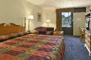 Williamsburg Suites Hotel