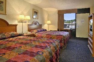 Williamsburg Suites Hotel *