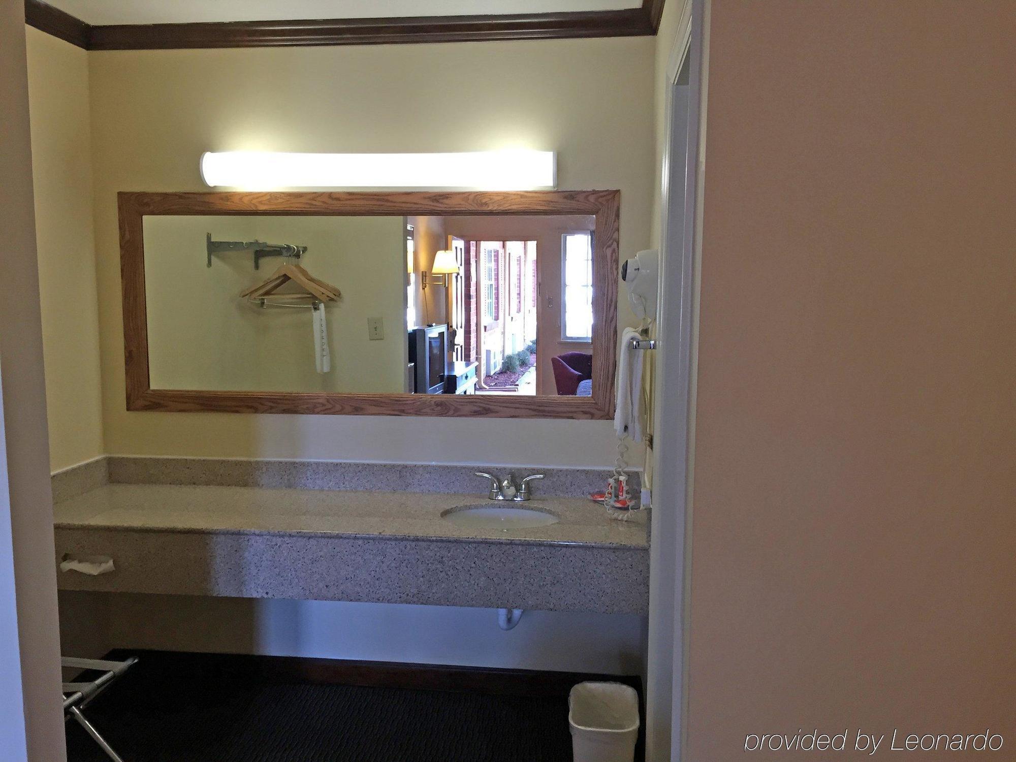Hotel Econo Colonial
