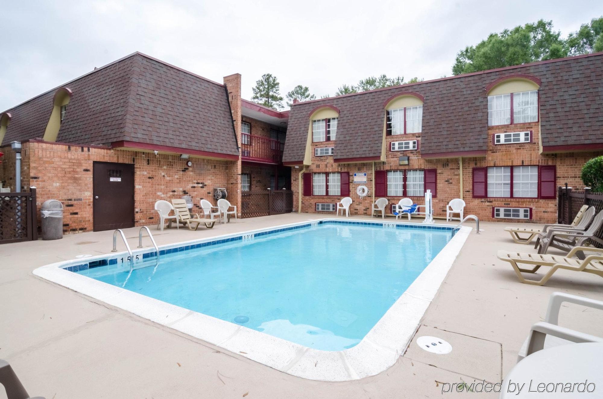 Hotel Econo Colonial 2*