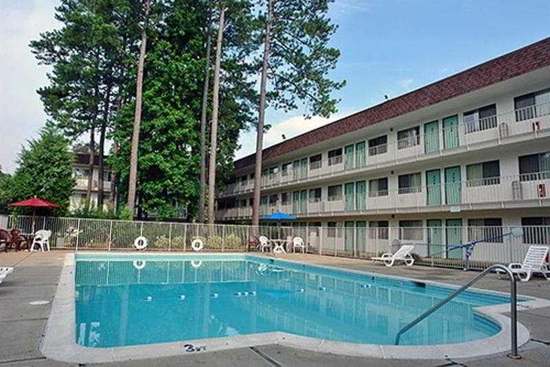 6 Hotel