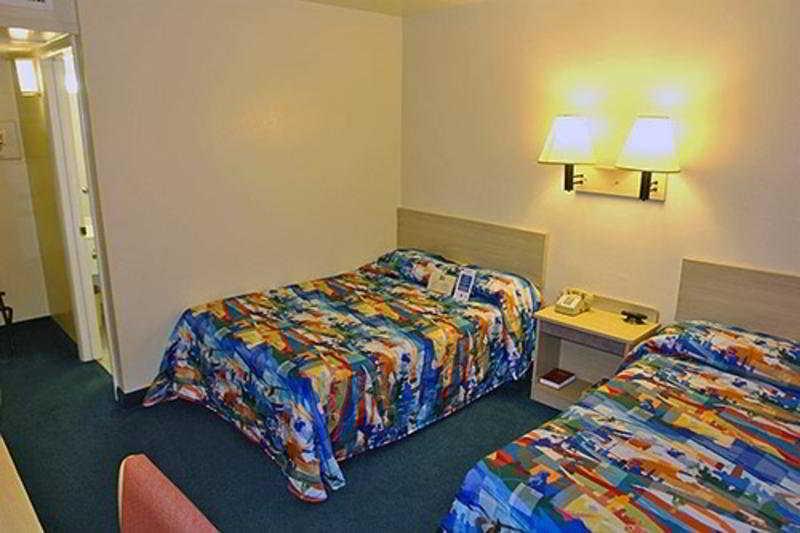 Hotel 6 2*