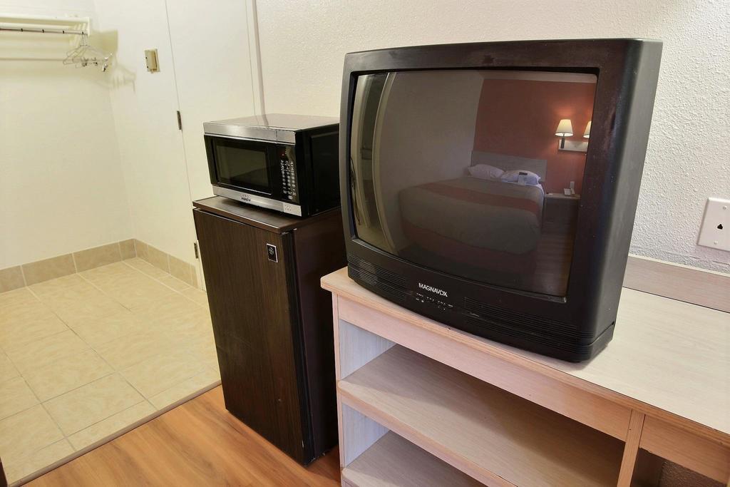 Hotel 6