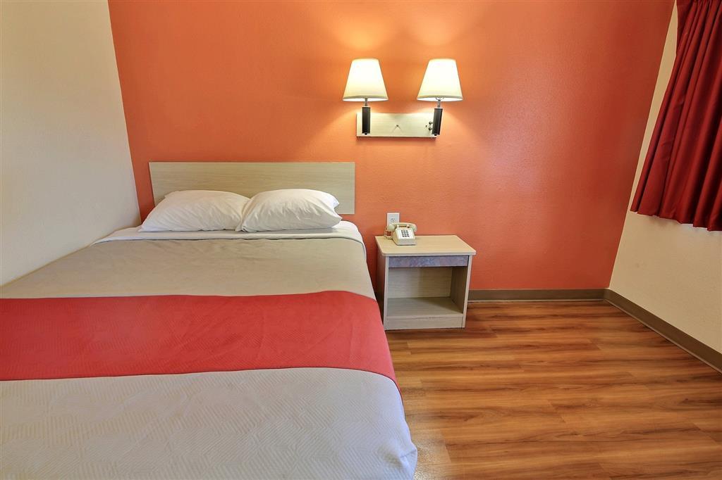 6 Hotel 2*
