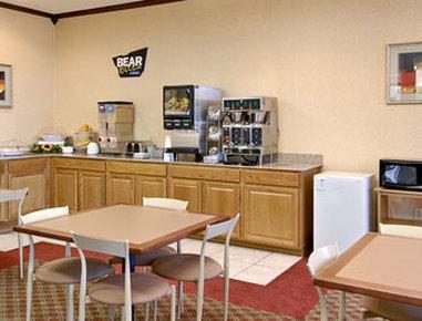 Hotel Williamsburg Suites