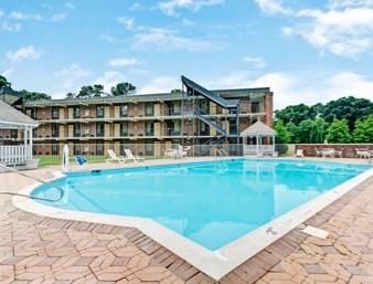 Hotel Williamsburg Suites
