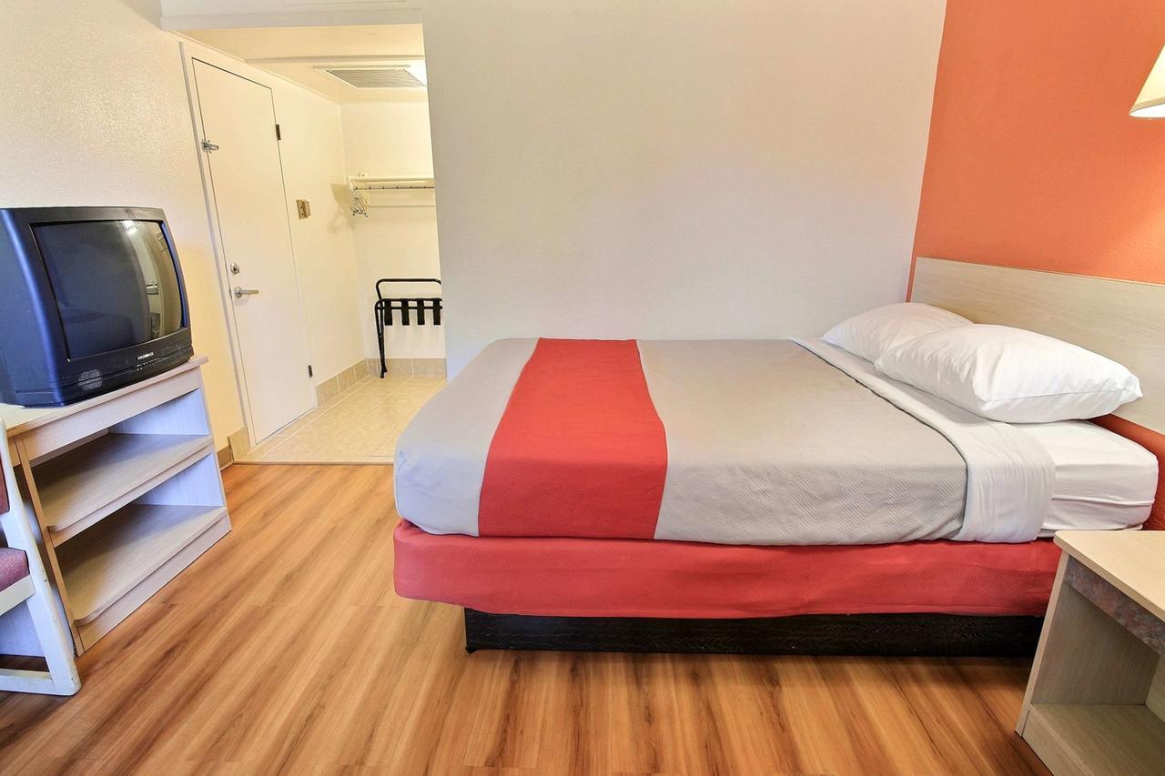 6 Hotel 2*