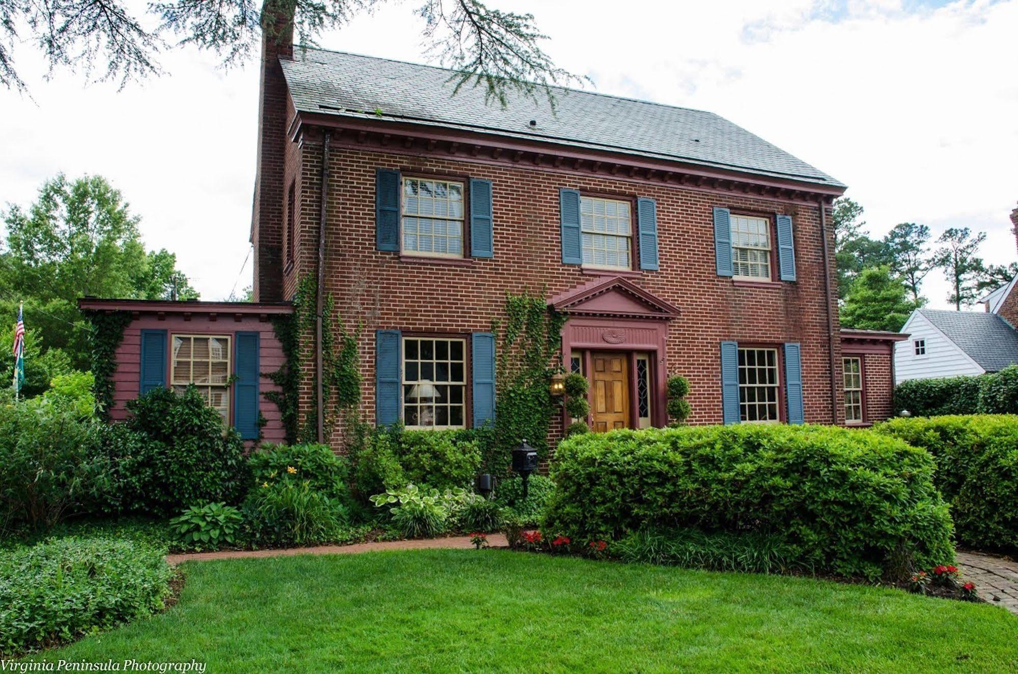 Manor Hotel Williamsburg