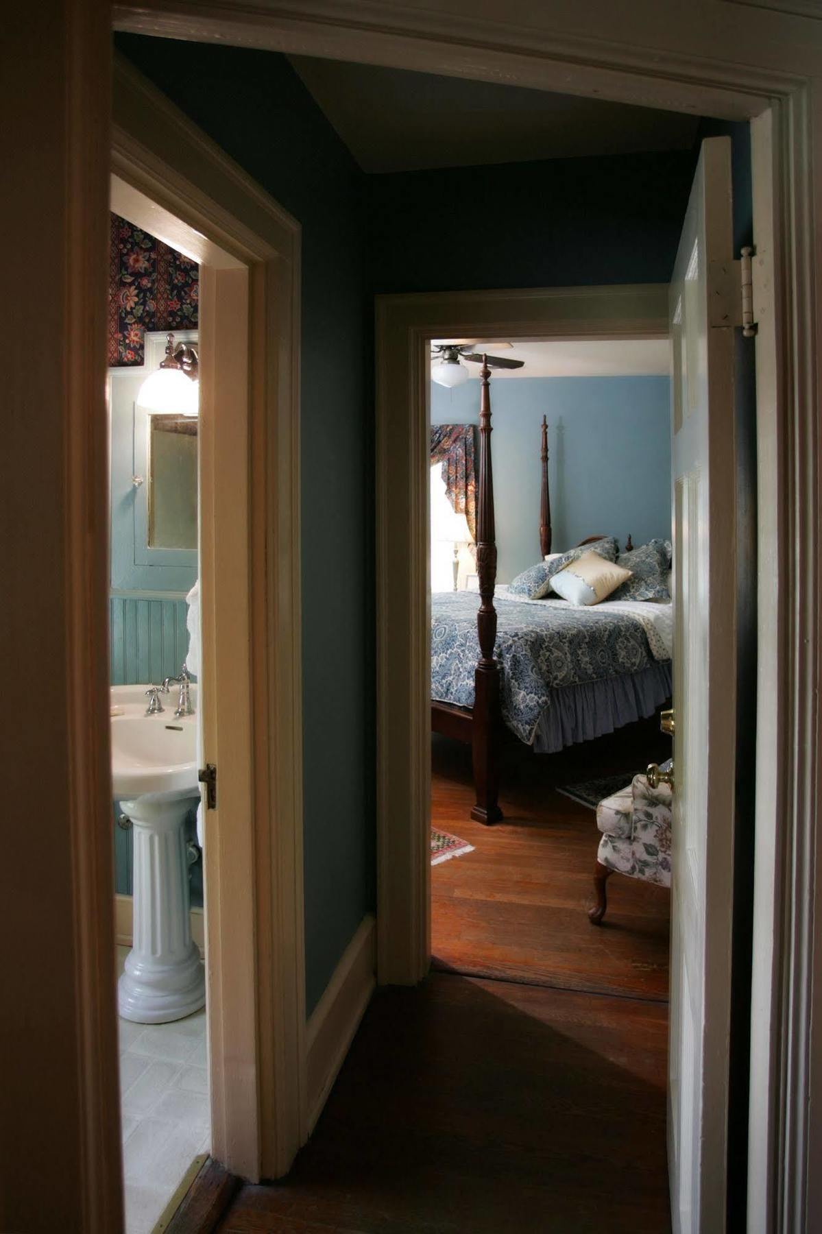 Manor Hotel 3*