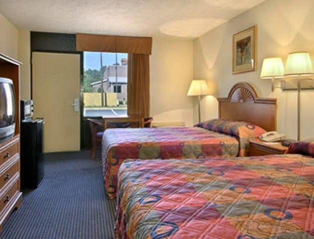 Williamsburg Suites Hotel *