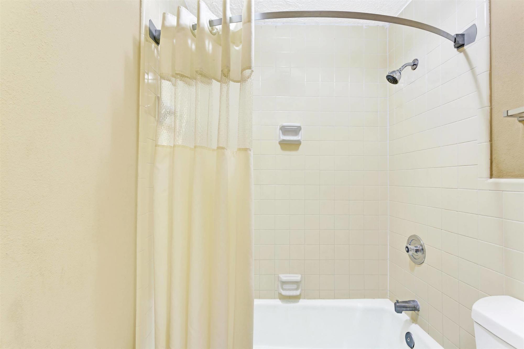 Williamsburg Suites Hotel *