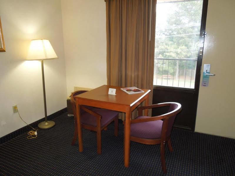 Hotel Williamsburg Suites *