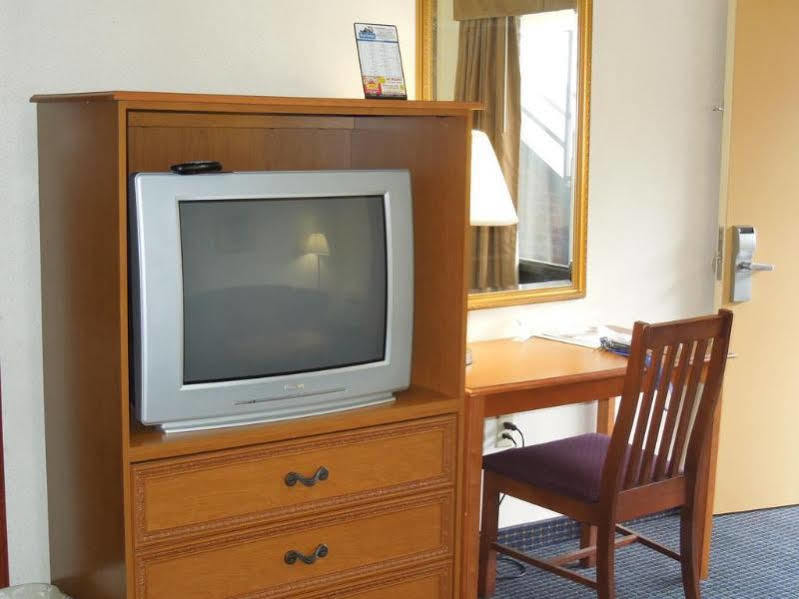 Williamsburg Suites *