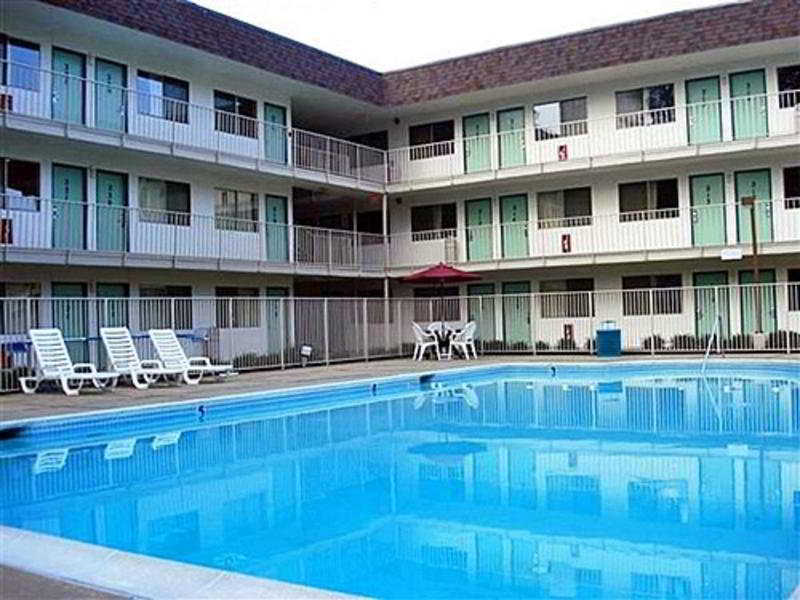 Hotel 6